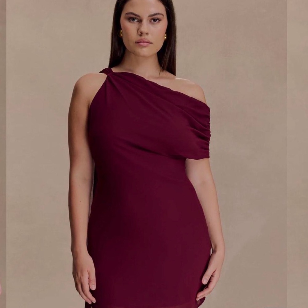 Meshki One-Shoulder Burgundy Split-Sleeve Dress